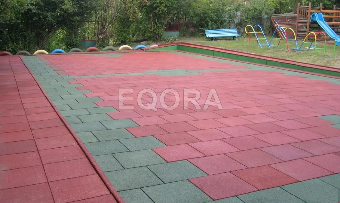 Резиновое покрытие из резиновой крошки для дорожек на даче в Клине