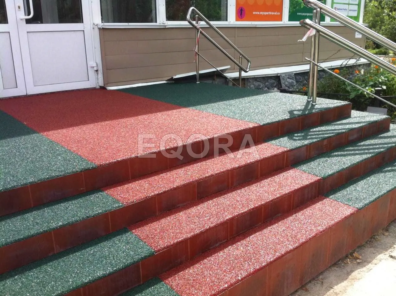 Резиновое покрытие на травмоопасные участки из резиновой крошки в Клине