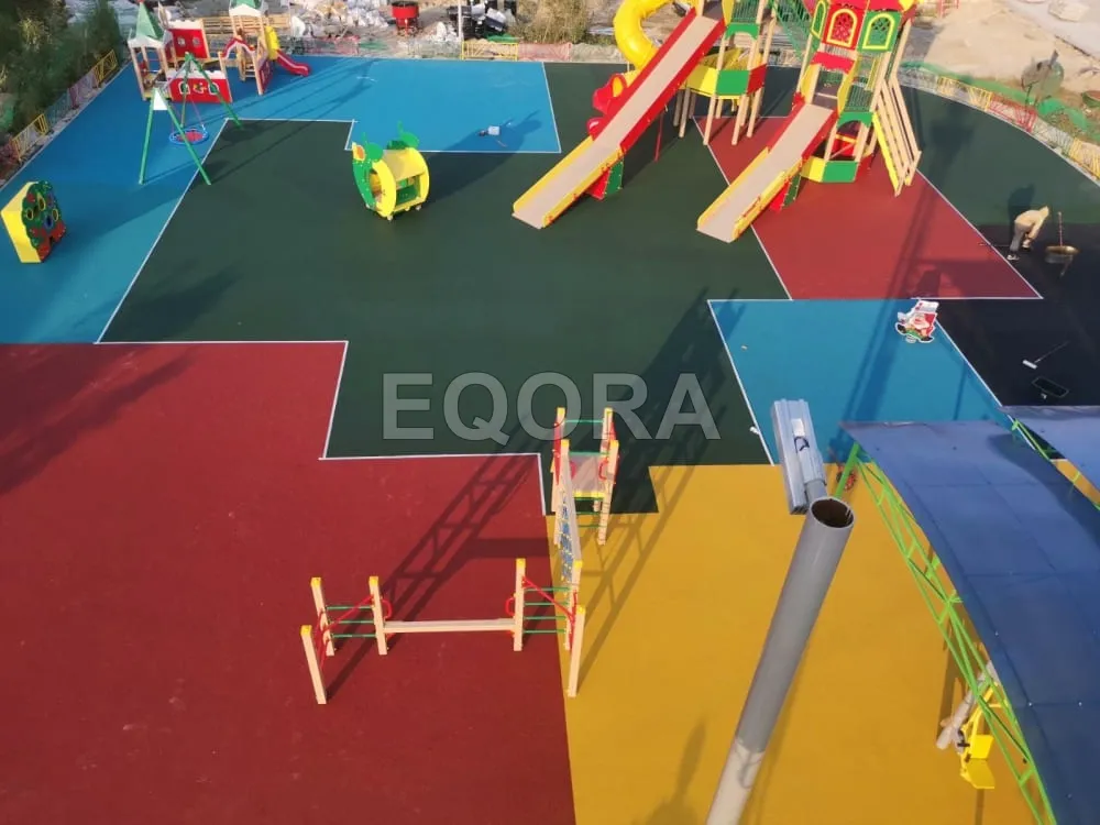 Бесшовное покрытие из резиновой крошки для детской площадки в Клине