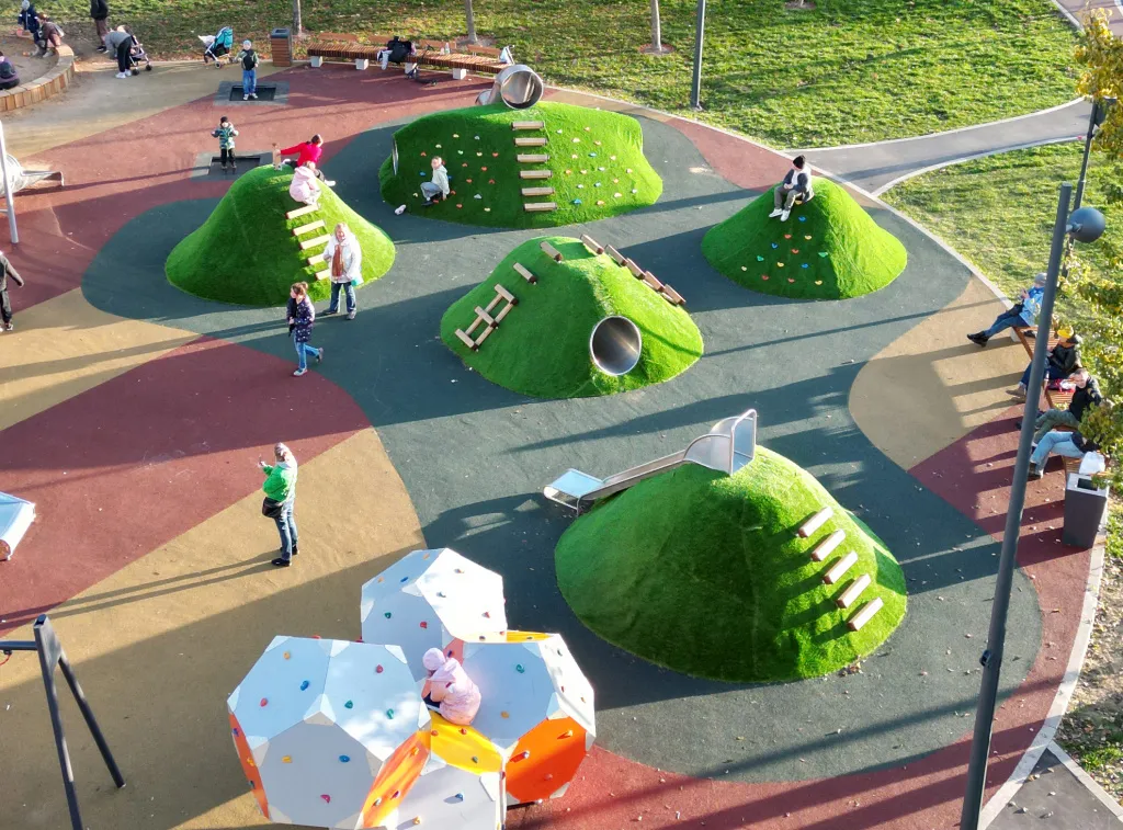 Сколько служит геопластика на детских площадках в Клине?